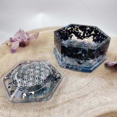 Orgonitová krabička se stříbrným květem života - pro nabíjení a očistu krystalů, špěrků ad. Orgonitová krabička se stříbrným květem života - pro nabíjení a očistu krystalů, špěrků ad.