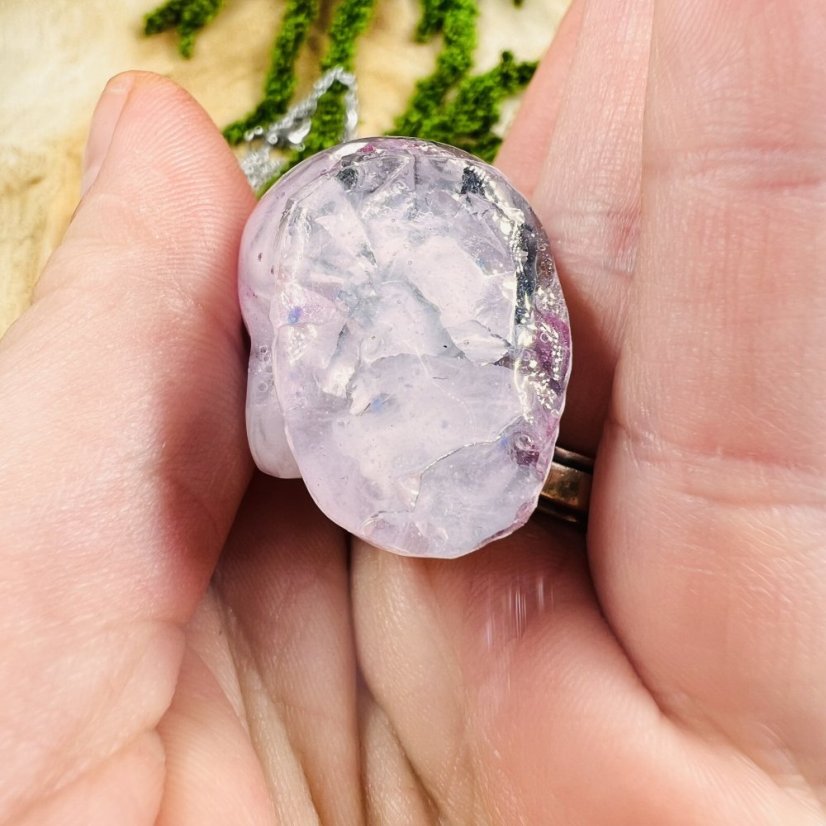 Orgonitová lebka / přívěšek s kunzitem - pro lásku, sebelásku a emoční rovnováhu