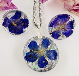 Set šperků s pravými fialkami