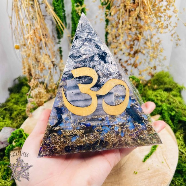 Orgonite pyramid for gentle transformation and concentration