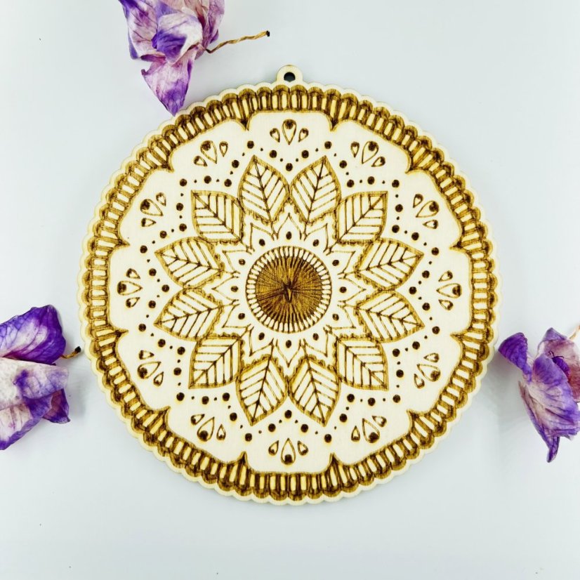 Dřevěná omalovánka mandala s lístky