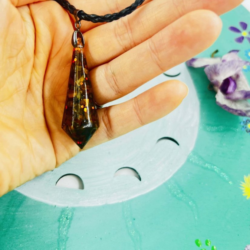 Kyvadlo / amulet / přívěšek / pro vnitřní sílu a ochranu