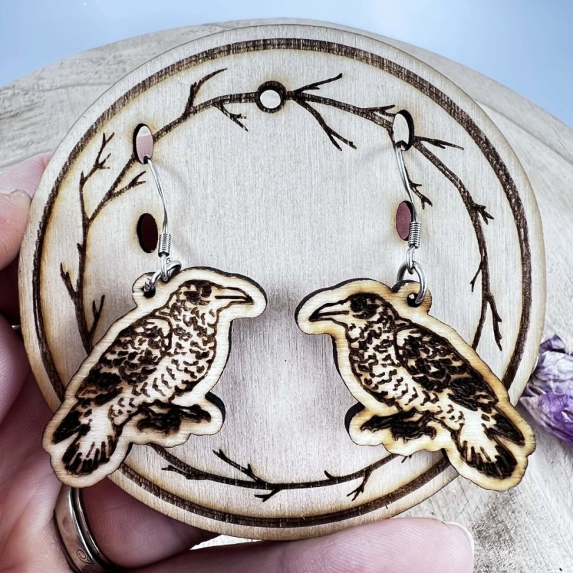 Dřevěná zdobená karta na náušnice - motiv větviček