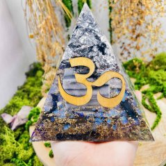 Orgonite pyramid for gentle transformation and concentration