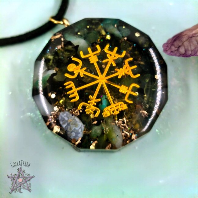 Orgonite pendant / amulet / talisman with Vegvisir - for peace, abundance and inner strength