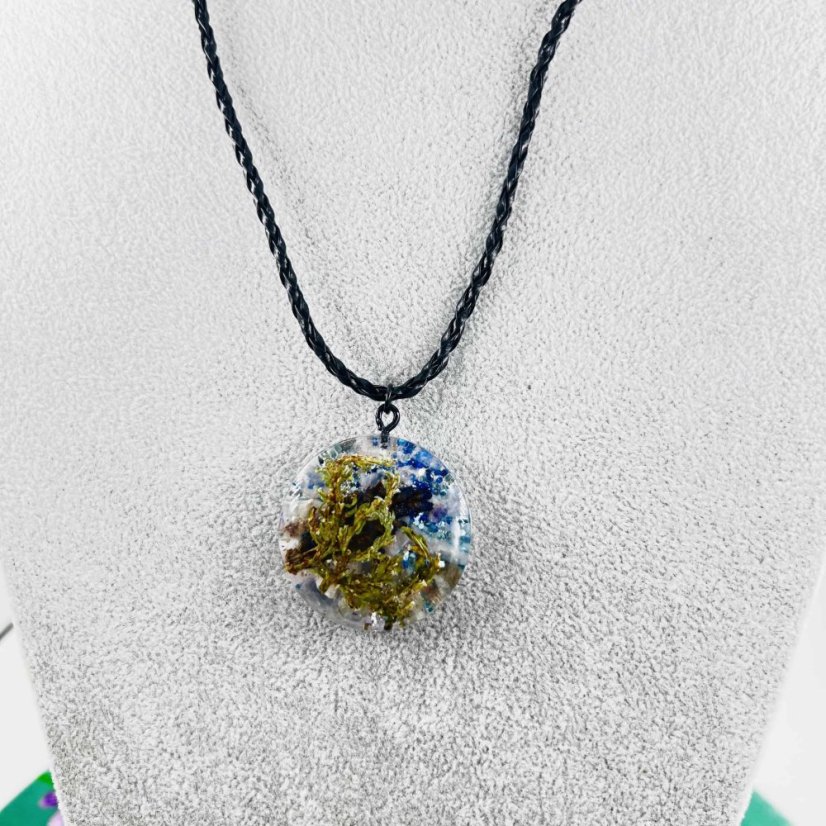 Orgonitový přívěšek / amulet / talisman s kvítím pro odvahu, vyrovnanost a komunikaci