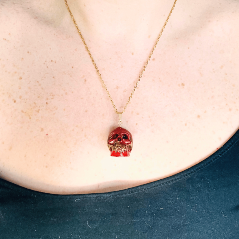 Orgonitová lebka / náhrdelník s červeným jaspisem - pro sílu, ochranu a transformaci