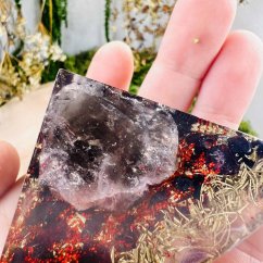 Orgonitový jehlan s křemenem a českým granátem - vitalita a síla