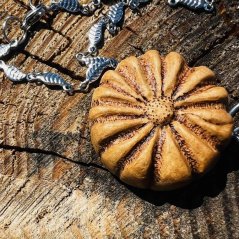 Wooden wood carved jewel - Daisy