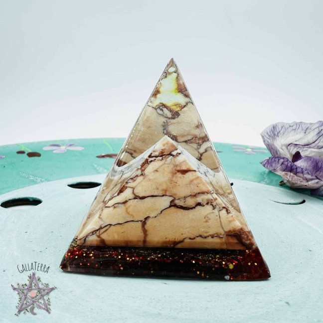 Orgonitová pyramida pro zvládnutí náročných situací a stresu