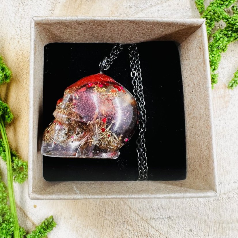 Orgonitová lebka s hematitem - pro uzemnění, ochranu a pevnost