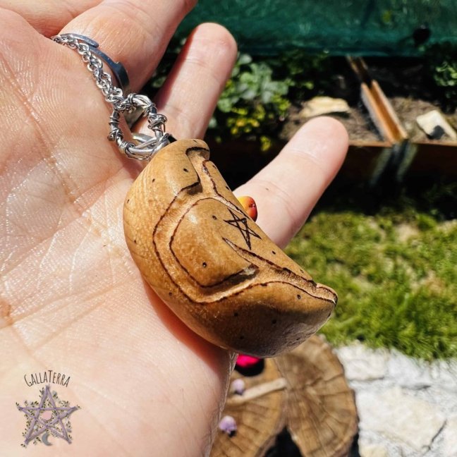 Wooden hand-carved jewelry - Crescent - protection, balance
