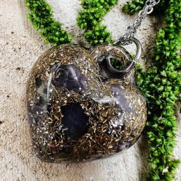 Orgonitové srdce s fluoritem - náhrdelník pro lásku, rovnováhu, ochranu