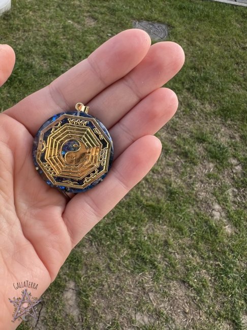 Orgonite harmonising pendant / amulet / talisman with yin yang for harmony and luck