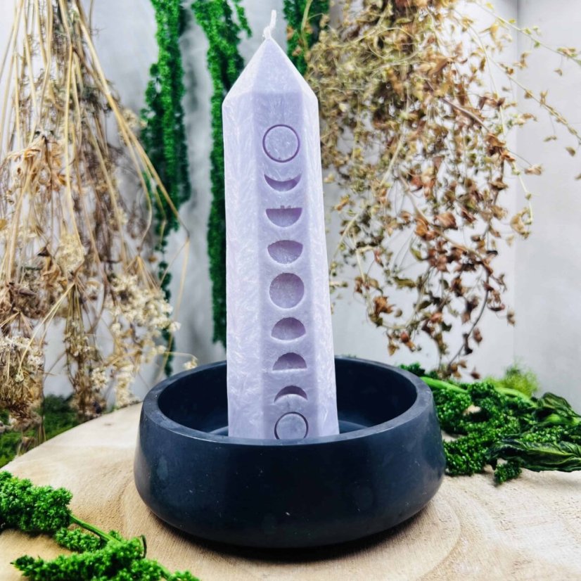 Přírodní rituální svíce - něžně fialová - pro zklidnění, intuici, transformaci