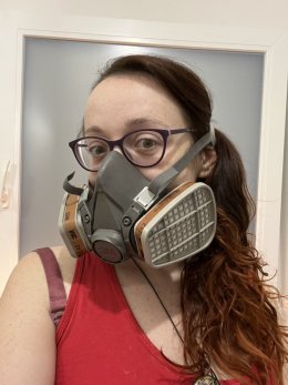 Ochranná maska pro práci s pryskyřicí