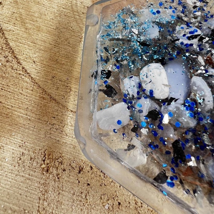 Orgonitová krabička se stříbrným květem života - pro nabíjení a očistu krystalů, špěrků ad.