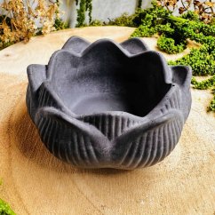 Svícen ve tvaru lotosu - černý - pro duchovní růst a harmonii