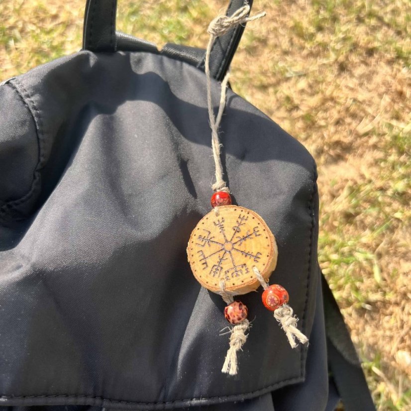 Talisman - ochrana na cestách - Vegvisír a Wunjo