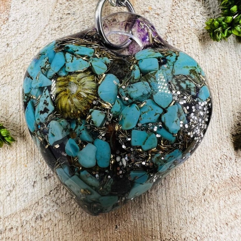 Orgonitové srdce s tyrkysem a pampeliškou - ochrana, radost a lehkost bytí