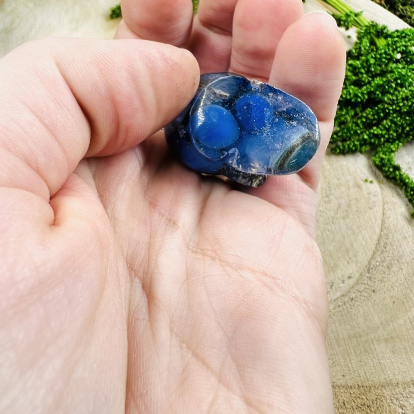 Orgonitová lebka / náhrdelník s modrým achátem - pro klid, rovnováhu a pravdu