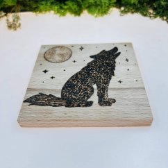 Dřevěný magický podtácek - vlk za úplňku