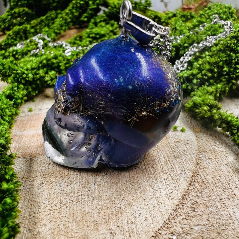 Orgonitová lebka / náhrdelník s modrým achátem - pro klid, rovnováhu a pravdu