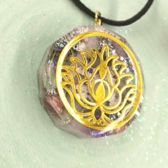 Orgonitový přívěšek / amulet / talisman s lotosem pro lásku, naději a odvahu Orgonitový přívěšek / amulet / talisman s lotosem pro lásku, naději a odvahu