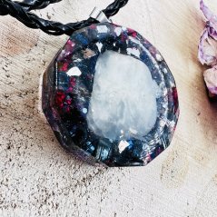 Orgonite jewellery with green jade for harmony, abundance and luck