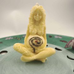 Přírodní rituální svíce Gaia - bohyně Zěmě - žlutá Přírodní rituální svíce Gaia - bohyně Zěmě - žlutá