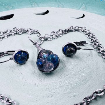 Handmade pendants and necklaces made from minerals