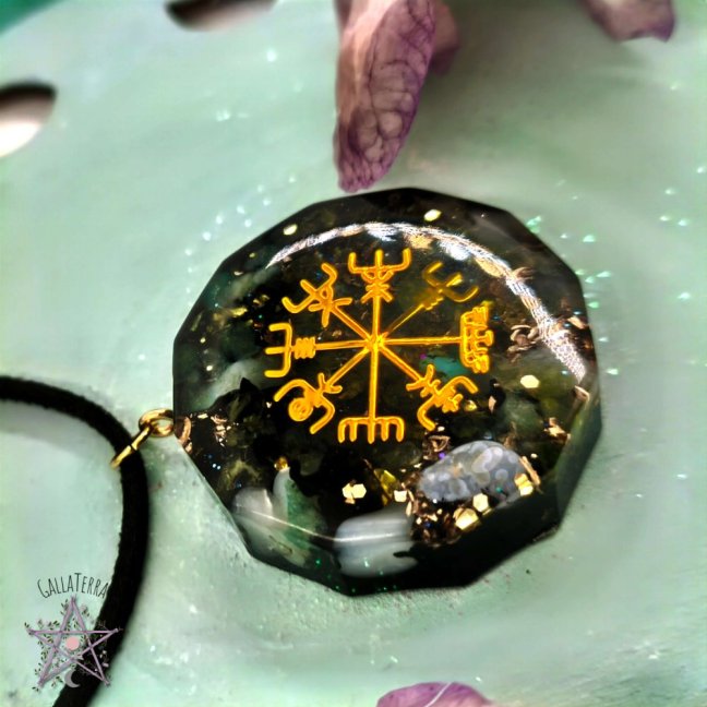 Orgonite pendant / amulet / talisman with Vegvisir - for peace, abundance and inner strength