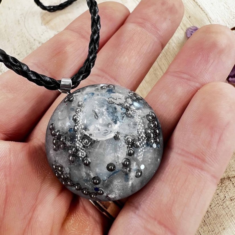 Orgonitový přívěšek s křišťálem pro skvělou energii, ochranu, očistu od negativního