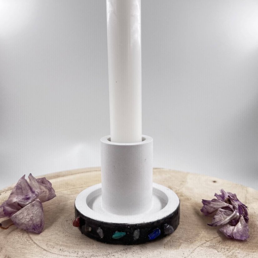 Svícen na dlouhou tenkou svíci - celočakrový