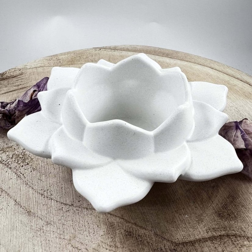 Svícen ve tvaru lotosu - bílý