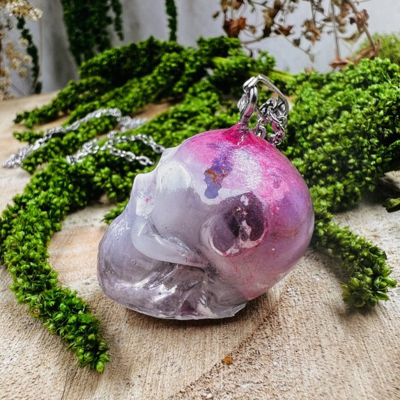 Orgonitová lebka / přívěšek s kunzitem - pro lásku, sebelásku a emoční rovnováhu