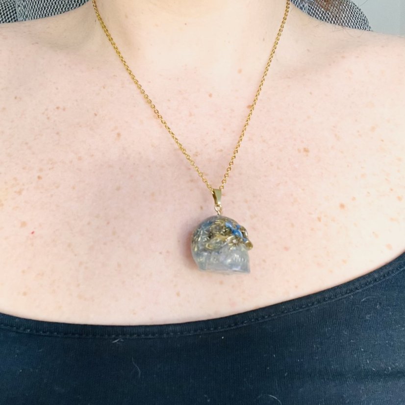 Orgonitová lebka s měsíčním kamenem - pro intuici, rovnováhu a vnitřní klid