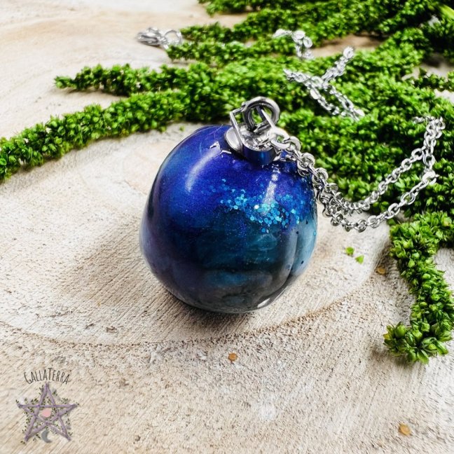 Orgonite skull pendant – for communication and inspiration