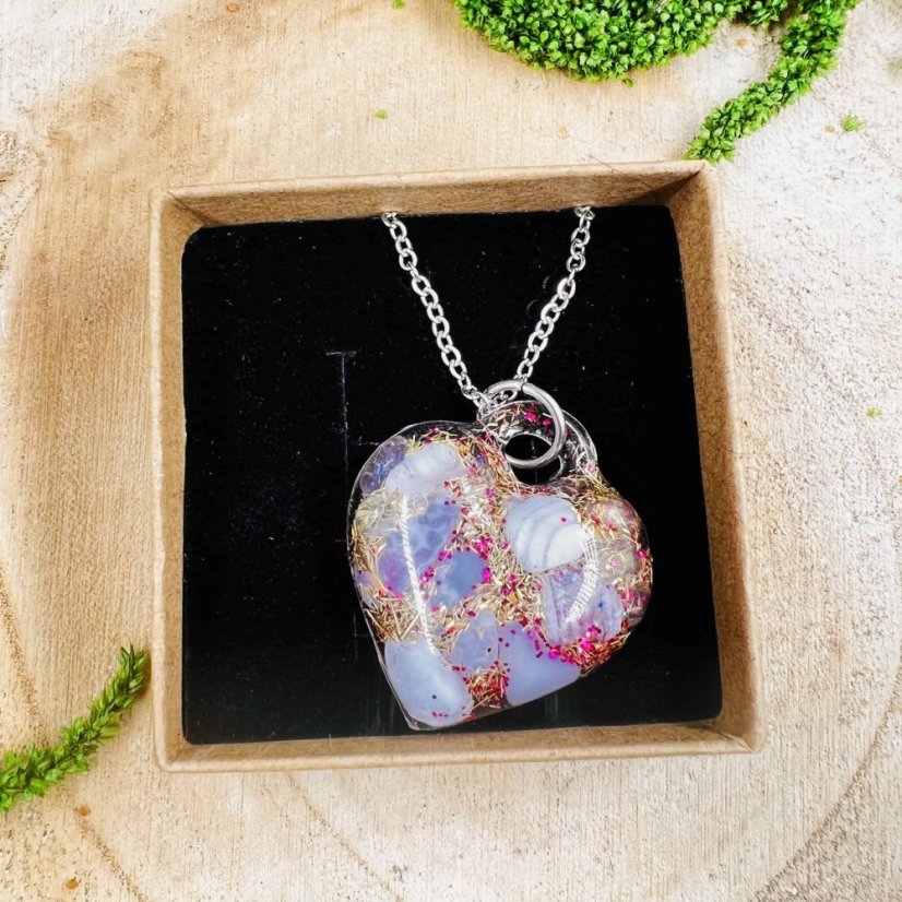 Orgonitové srdce s modrým chalcedonem - náhrdelník pro lásku, laskavost, jemnou komunikaci