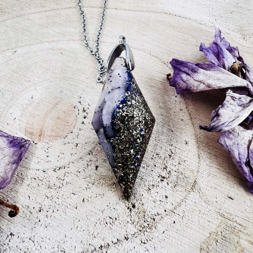 Orgonitové kyvadlo / přívěšek s kunzitem pro uvolnění napětí, lásku a vnitřní harmonii