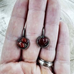 Orgonitové náušnice s červeným jaspisem pro dosažení cíle