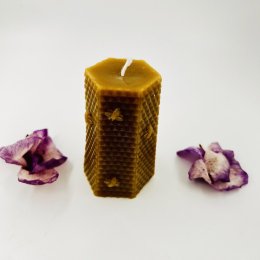 Svíčka z včelího vosku s včelkami