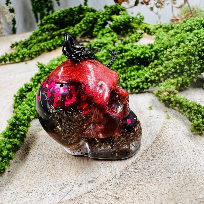 Orgonitová lebka s hematitem - pro uzemnění, ochranu a pevnost