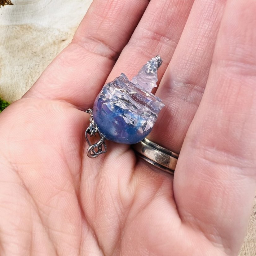 Orgonitová medúza / náhrdelník s opály - pro kreativitu, jemnost, intuici