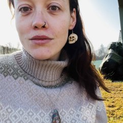 Autorské dřevěné náušnice - Lebky