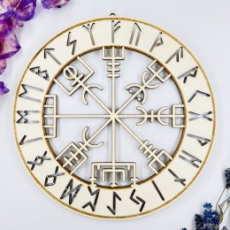 Dřevěná dekorace Vegvisír od GallaTerra