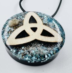 Orgonitový šperk / talisman / amulet s triquetrou pro harmonii a pravdu