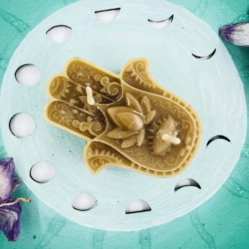 Včelí svíčka ruka Fatimy