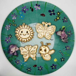 Dřevěné dekorace s přírodními veselými motivy