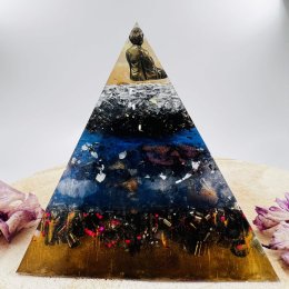 Orgonitová pyramida s budhou, křišťálem, labradoritem, jadeitem pro klid, vyrovnanost a meditace